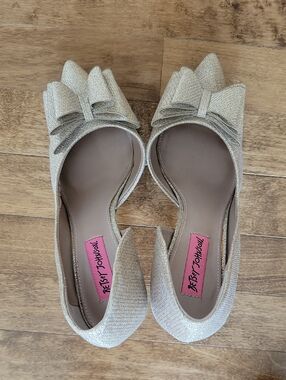 Betsey Johnson Glitter Gold Pointed Bow Flats